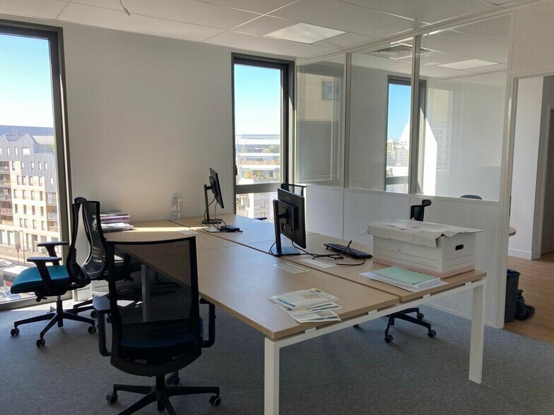 Office in Bordeaux for lease - Building Photo - Image 3 of 16