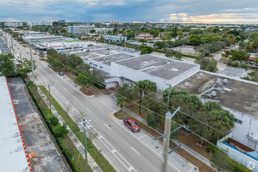 912-915 S Dixie Hwy E, Pompano Beach, Pompano Beach, FL à louer - Photo du bâtiment - Image 3 de 5