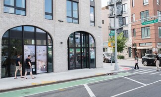 Plus de détails pour 210 Greenpoint Ave, Brooklyn, NY - Commerce de détail à louer