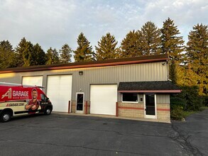 10694-10702 Chicago Dr, Zeeland, MI à louer Photo intérieure- Image 2 de 11