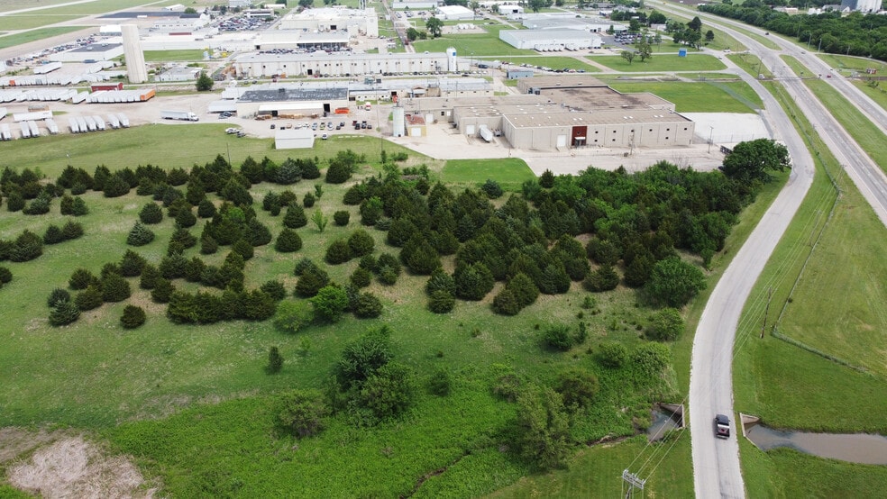 7615 Warehouse Ave, Winfield, KS à louer - Photo du bâtiment - Image 3 de 14