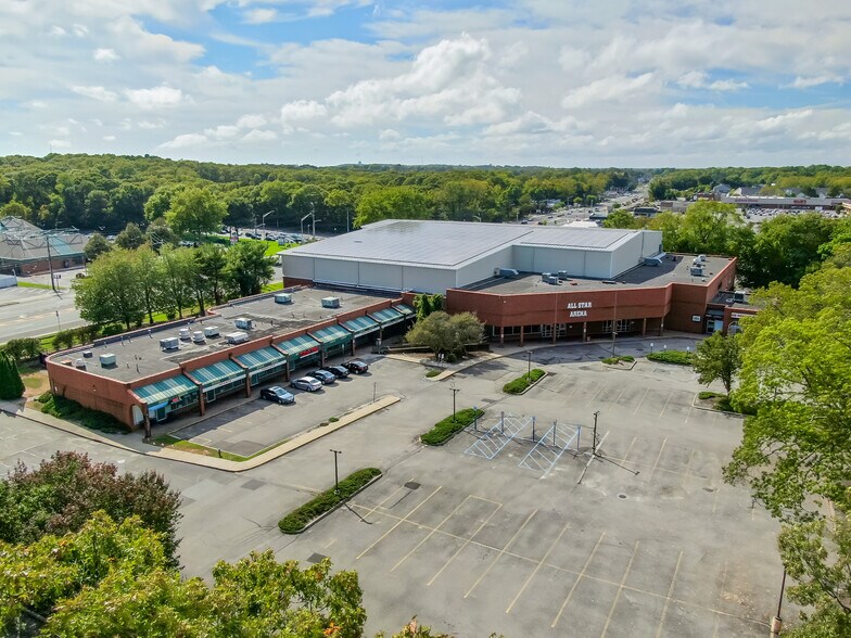 635 Middle Country Rd, Coram, NY à vendre - Photo du bâtiment - Image 2 de 11