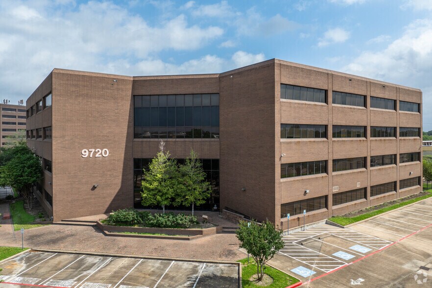 9720 Beechnut St, Houston, TX for lease - Primary Photo - Image 1 of 5