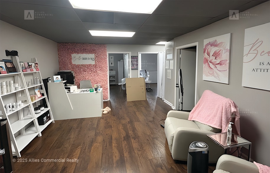 9595 Whitley Dr, Indianapolis, IN for lease - Building Photo - Image 3 of 5