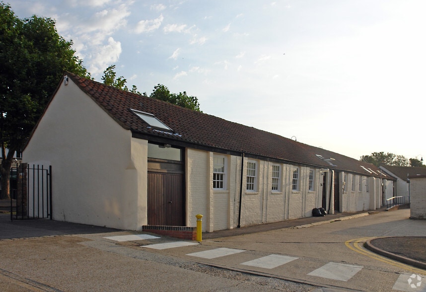 Bourne Rd, Crayford for lease - Building Photo - Image 3 of 4