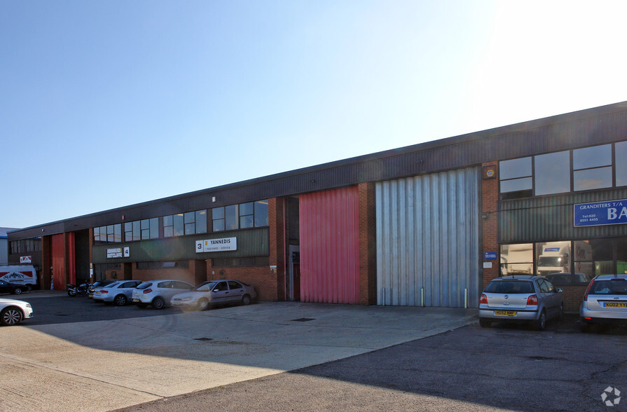 Southend Rd, Woodford Green for lease - Building Photo - Image 2 of 4