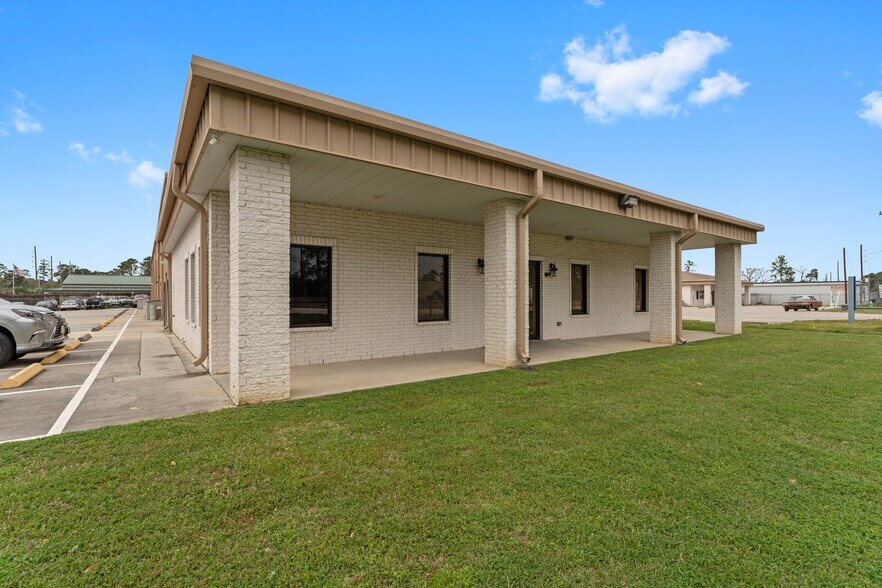 26447 Hanna Rd, Oak Ridge North, TX à vendre - Photo du bâtiment - Image 3 de 37