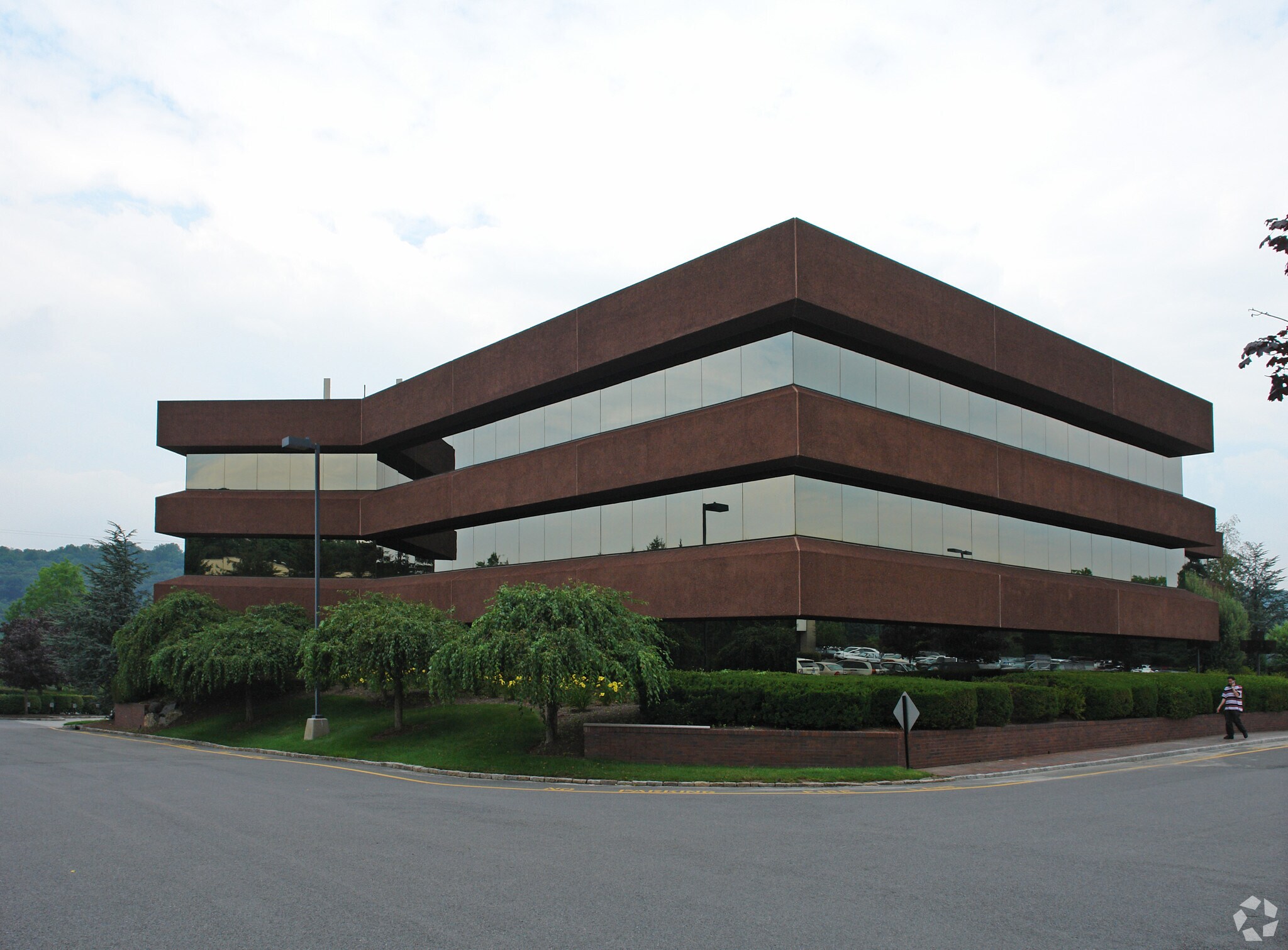 7 Skyline Dr, Hawthorne, NY à louer Photo du bâtiment- Image 1 de 14