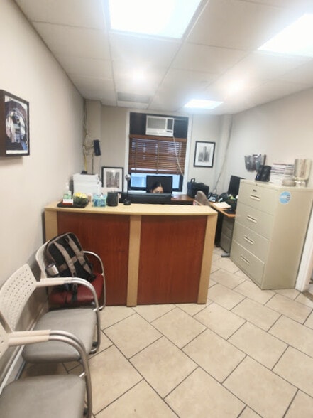 30 E 40th St, New York, NY for lease - Interior Photo - Image 2 of 9