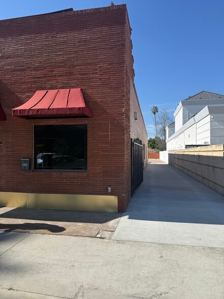 1109 N Brand Blvd, Glendale, CA for lease - Building Photo - Image 3 of 9