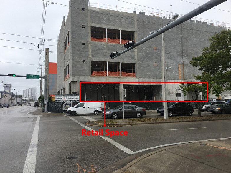 490 NW 36th St, Miami, FL à louer - Photo du bâtiment - Image 3 de 8