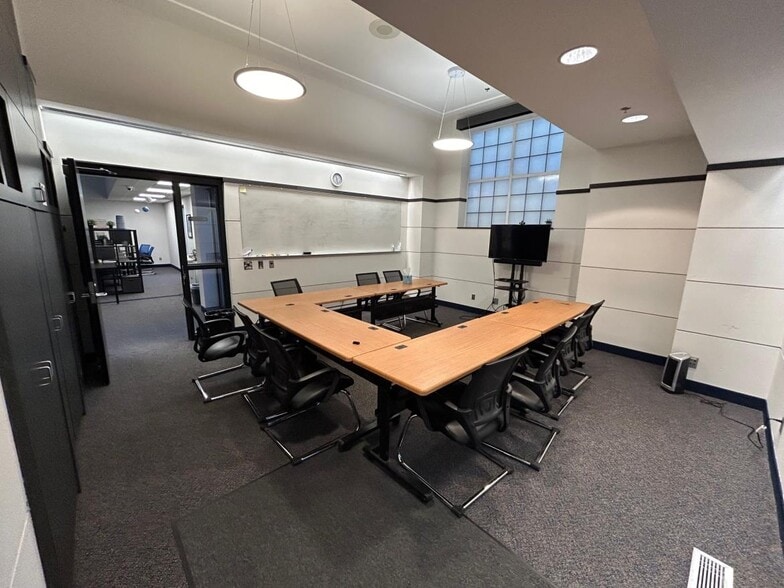 919 Lilac Dr N, Golden Valley, MN for lease - Interior Photo - Image 3 of 6