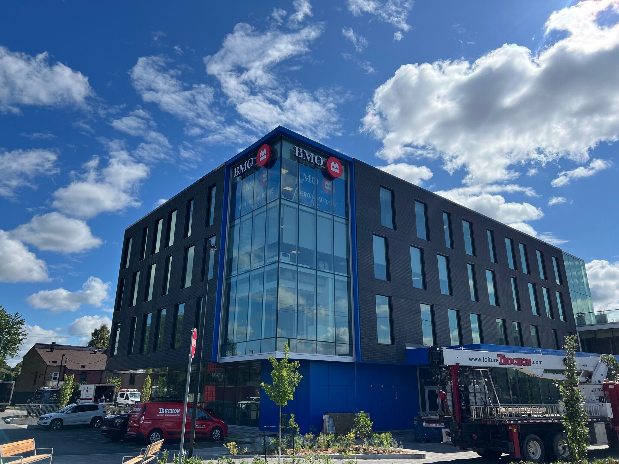 2340A Boul Lapinière, Brossard, QC à vendre Photo du bâtiment- Image 1 de 1