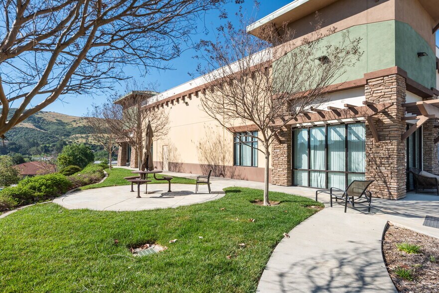 28721 Canwood St, Agoura Hills, CA à louer - Photo du bâtiment - Image 3 de 13