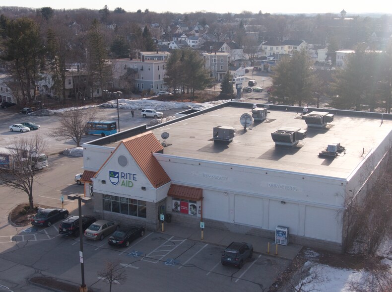 270 Mammoth Rd, Manchester, NH à louer - Photo du bâtiment - Image 1 de 4