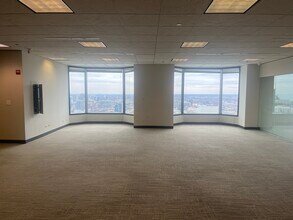 425 S Financial Pl, Chicago, IL for lease Building Photo- Image 2 of 3