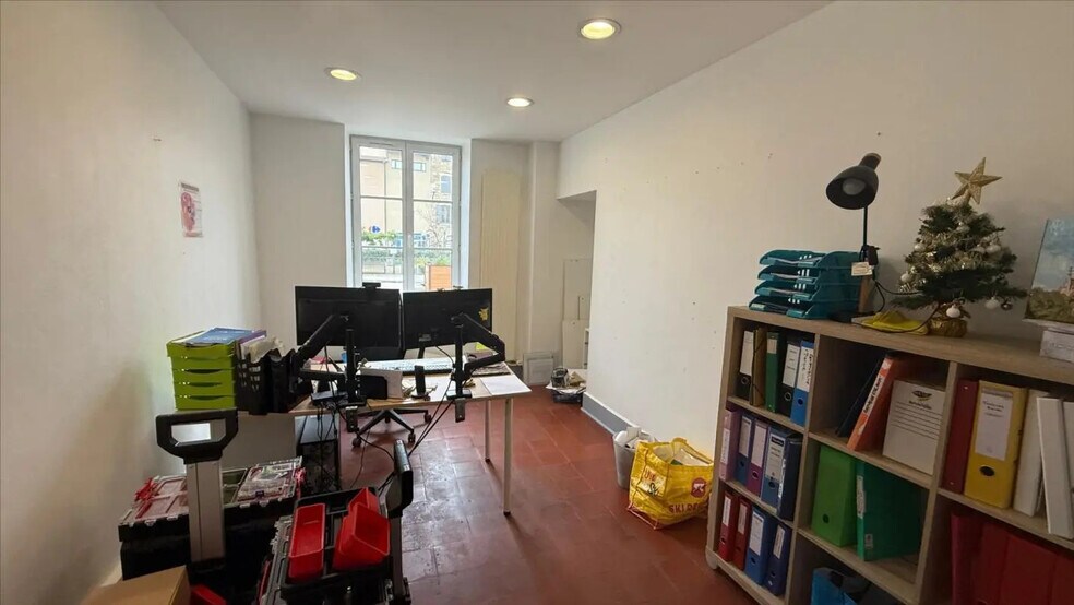 Office in Bourg-en-Bresse for lease - Interior Photo - Image 2 of 6