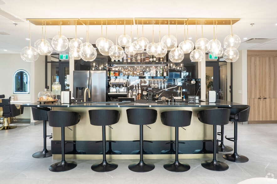 909 5 Av SW, Calgary, AB for lease - Interior Photo - Image 3 of 36