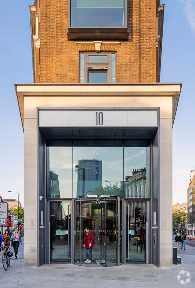 8-10 Bloomsbury Way, Londres à louer - Photo du bâtiment - Image 2 de 9