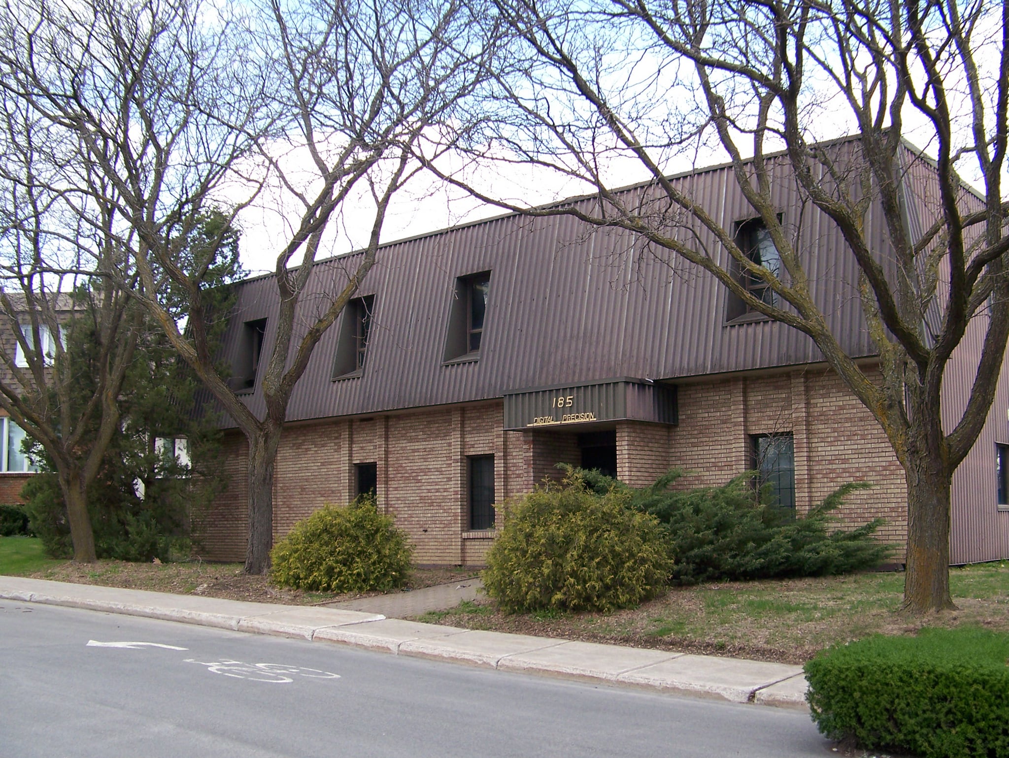 185 Av du Pacifique, Laval, QC à vendre Photo du bâtiment- Image 1 de 6