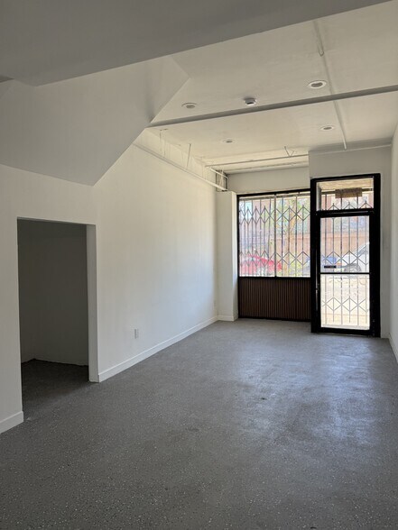 4061 Whittier Blvd, Los Angeles, CA à louer - Photo intérieure - Image 2 de 4
