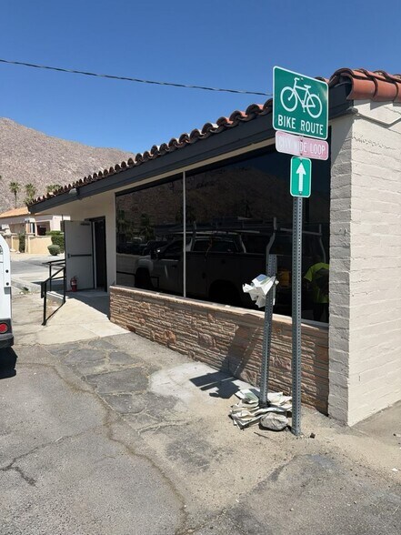396-400 E Sunny Dunes Rd, Palm Springs, CA à louer - Photo du bâtiment - Image 2 de 16