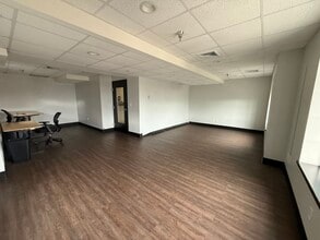 338 Broadway St, Cape Girardeau, MO for lease Interior Photo- Image 1 of 7