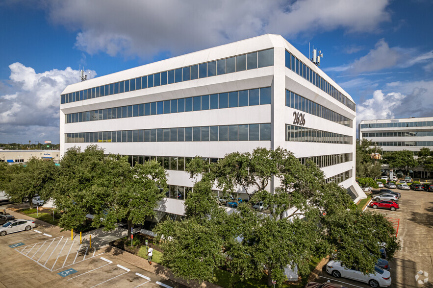 2626 S Loop Fwy W, Houston, TX à louer - Photo du bâtiment - Image 1 de 19