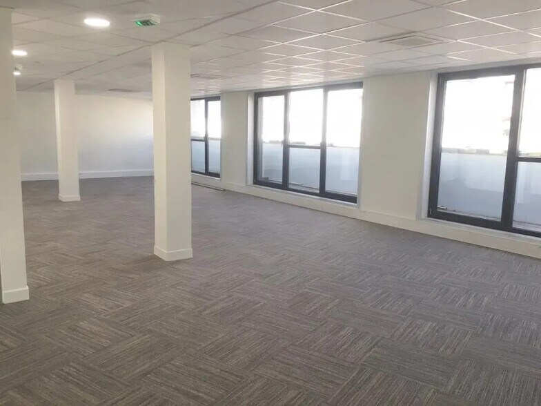 Office in Boulogne-Billancourt for lease - Interior Photo - Image 3 of 4