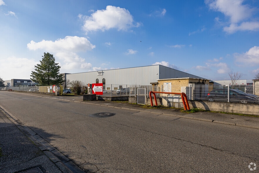 15 Rue Des Frères Lumière, Chassieu à louer - Photo principale - Image 1 de 9