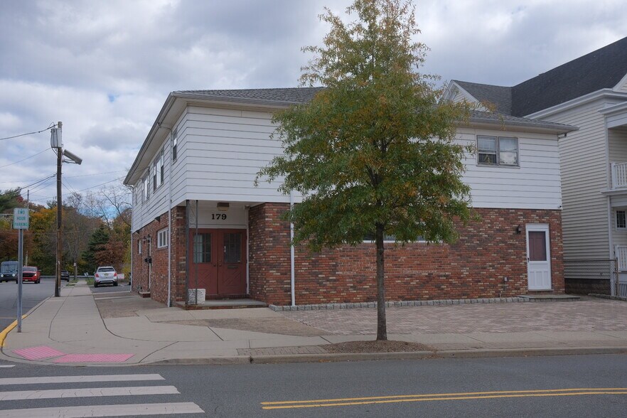 179 Lafayette Ave, Hawthorne, NJ à louer - Photo du bâtiment - Image 2 de 32