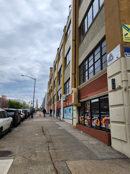 4701 Van Dam St, Long Island City, NY à louer - Photo du bâtiment - Image 2 de 10