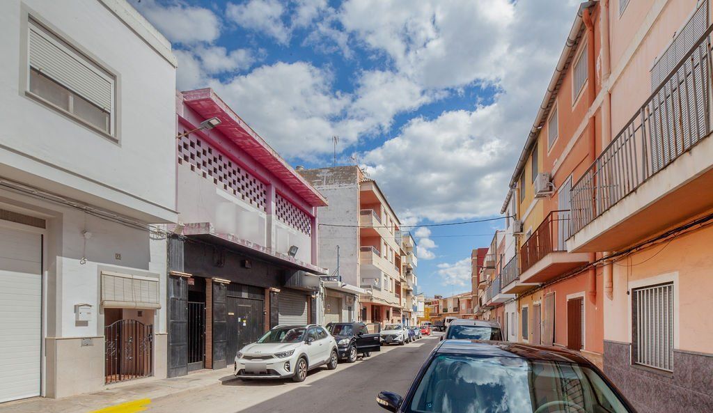 Retail in La Pobla Llarga, Valencia for sale Primary Photo- Image 1 of 19