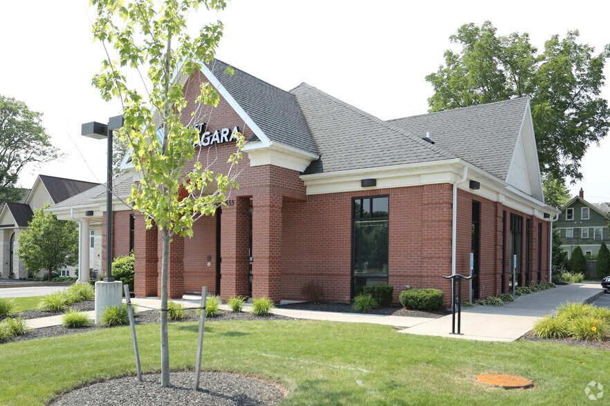 1655 Monroe Ave, Rochester, NY à louer - Photo du bâtiment - Image 2 de 8