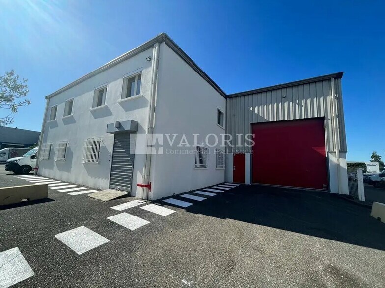 Flex dans Chassieu à louer - Photo du bâtiment - Image 1 de 9