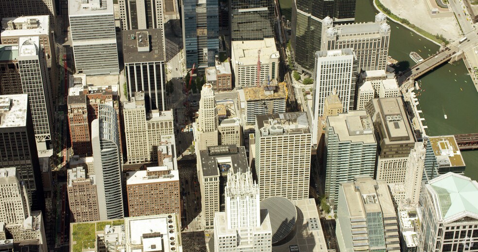 215 W Lake St, Chicago, IL à louer - Aérien - Image 3 de 104