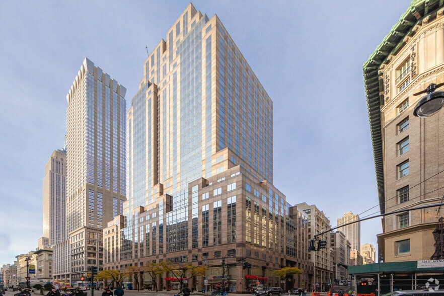 420 Fifth Ave, New York, NY à vendre - Photo du bâtiment - Image 3 de 8