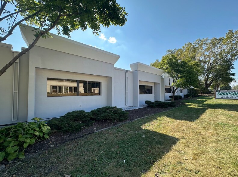 805 W 35th St, Davenport, IA à louer - Photo du bâtiment - Image 3 de 6
