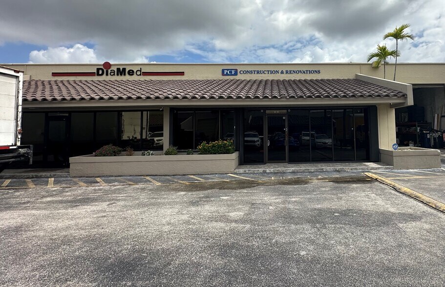 6095 NW 167th St, Miami Lakes, FL à vendre - Photo du bâtiment - Image 1 de 4