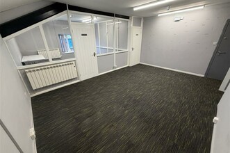 76 Graingers Ln, Cradley Heath for lease Interior Photo- Image 2 of 3