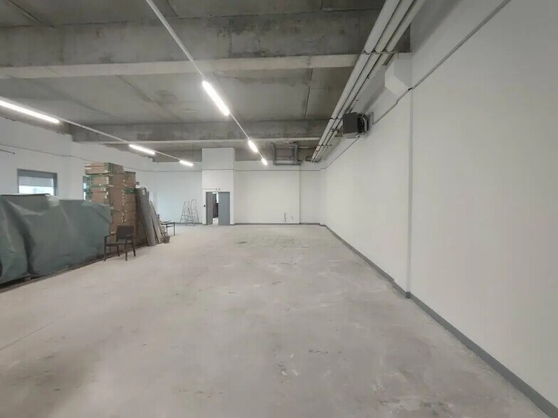 Flex in Saint-Quentin-Fallavier for sale - Building Photo - Image 3 of 27