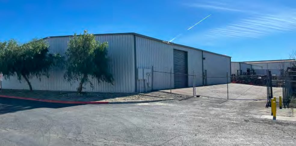 8264 Fremontia Ave, Fontana, CA for lease - Building Photo - Image 3 of 9