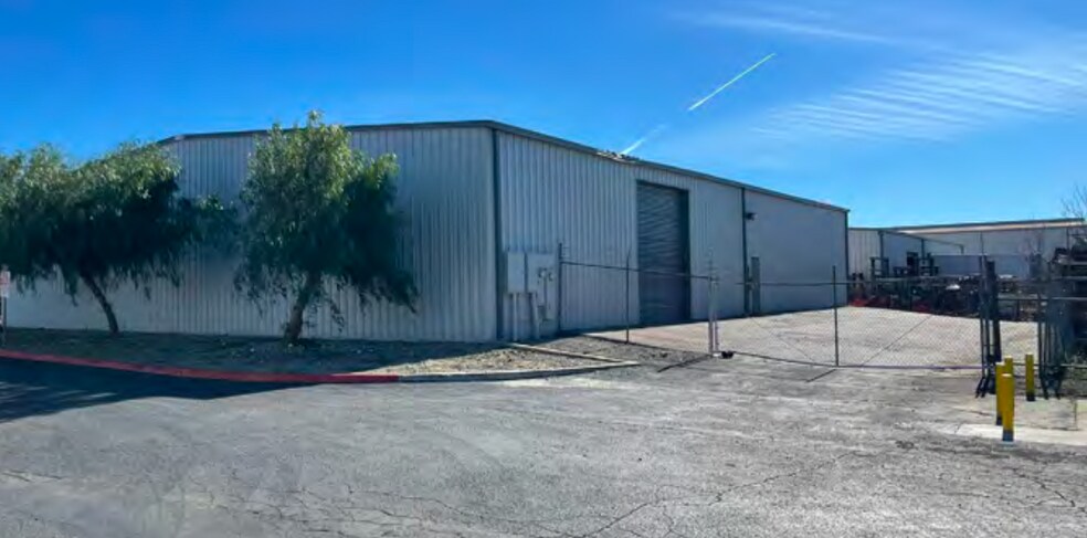 8264 Fremontia Ave, Fontana, CA à louer - Photo du bâtiment - Image 3 de 9