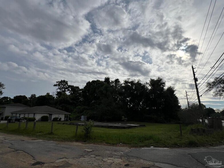 8100 Stonebrook Dr, Pensacola, FL à vendre - Photo de construction - Image 2 de 4