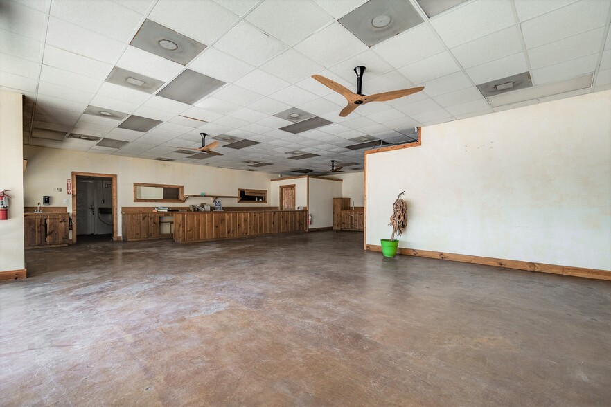 500 Plum Grove, Cleveland, TX for sale - Interior Photo - Image 1 of 1