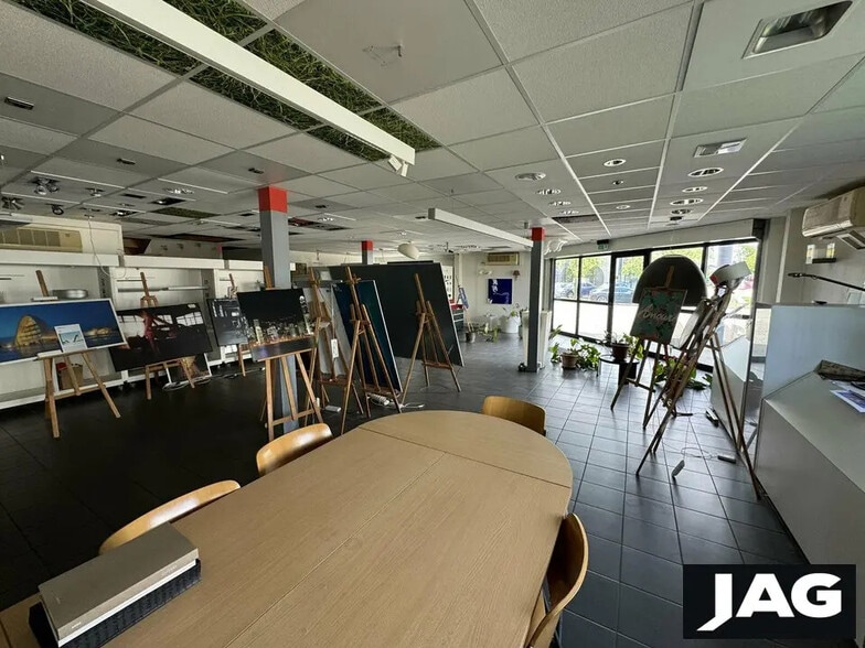 Office in Vaulx-en-Velin for lease - Interior Photo - Image 3 of 10