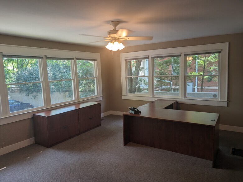881 Piedmont Ave NE, Atlanta, GA à louer - Photo du bâtiment - Image 2 de 5