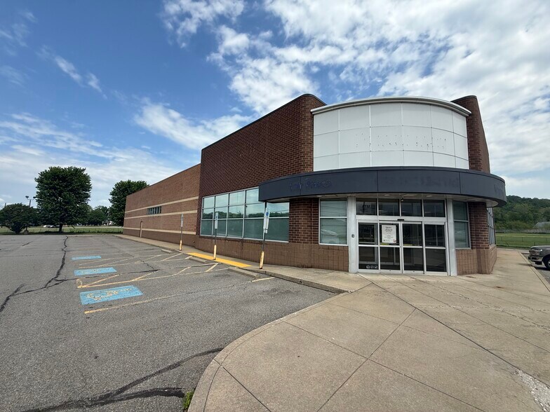 1600 Main St, Follansbee, WV à vendre - Photo du bâtiment - Image 3 de 9