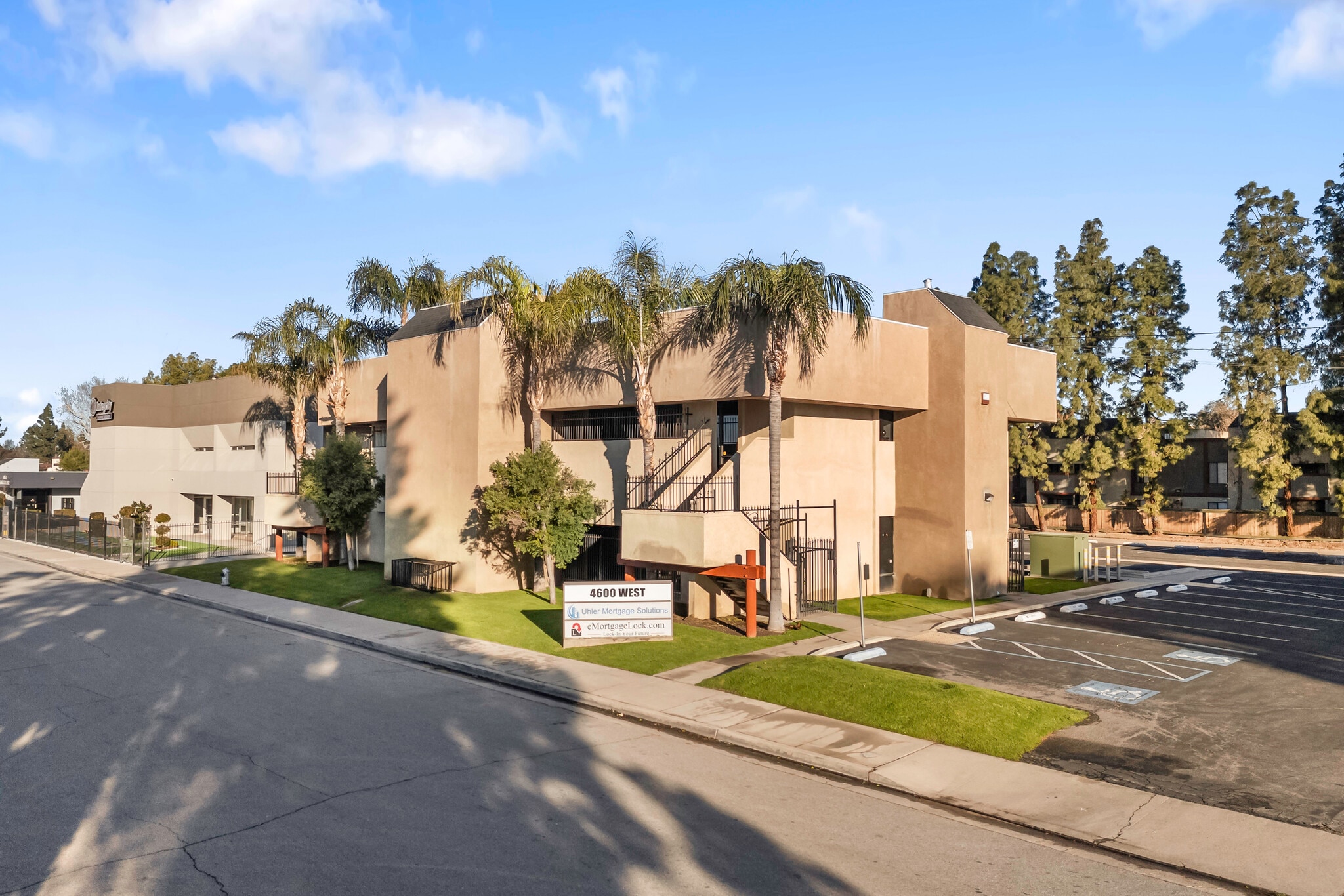 4600 W American Ave, Bakersfield, CA for sale Primary Photo- Image 1 of 64