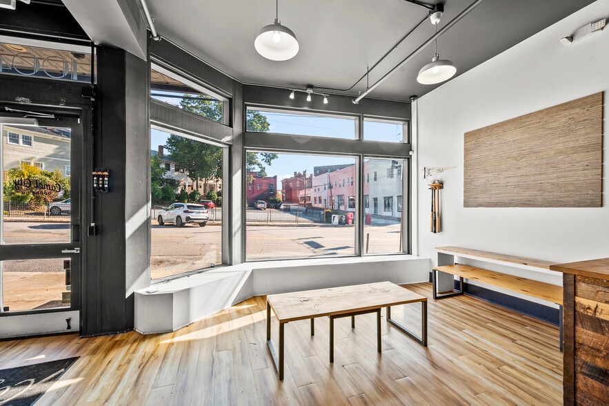 1004 Brookstown Ave, Winston-Salem, NC for lease - Building Photo - Image 3 of 14